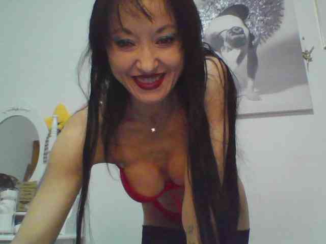 MilfSindy Live Webcam on BongaCams