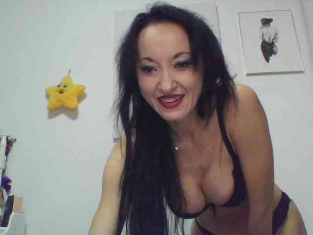MilfSindy webcam