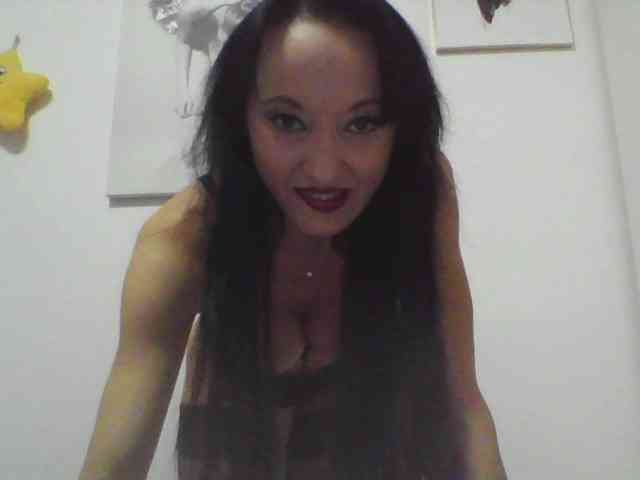 MilfSindy webcam