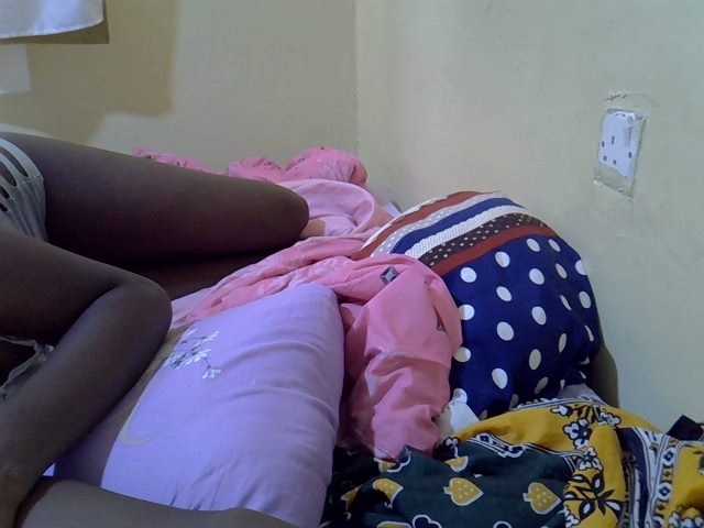 le modèle sexxy-maya1 est en webcam porno dans un show sur le site bongacams, il possède les tags suivants: Ebony,Brunette,Trimmed