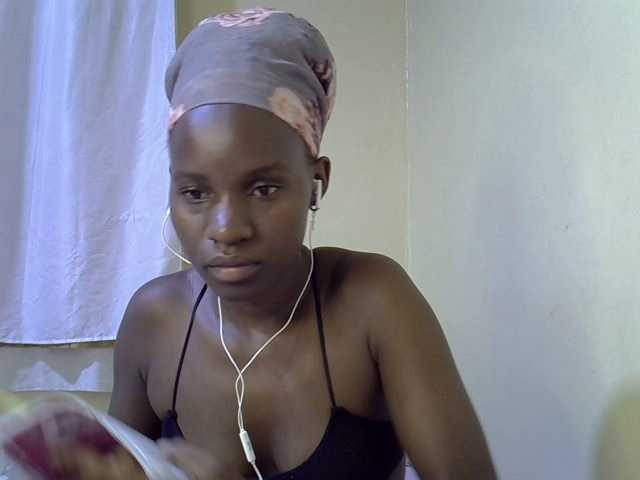 le modèle sexxy-maya1 est en webcam porno dans un show sur le site bongacams, il possède les tags suivants: Ebony,Brunette,Trimmed