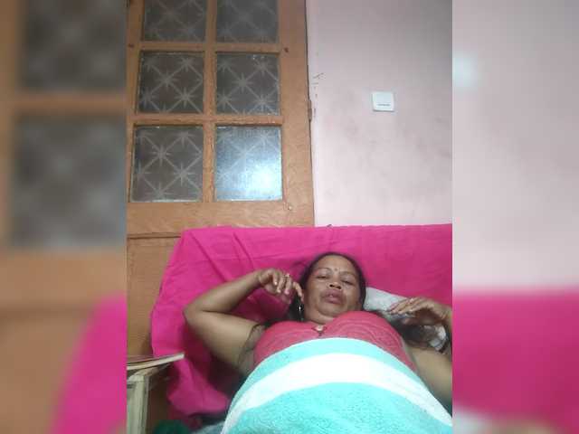 ElianeMiah's BongaCams show and profile