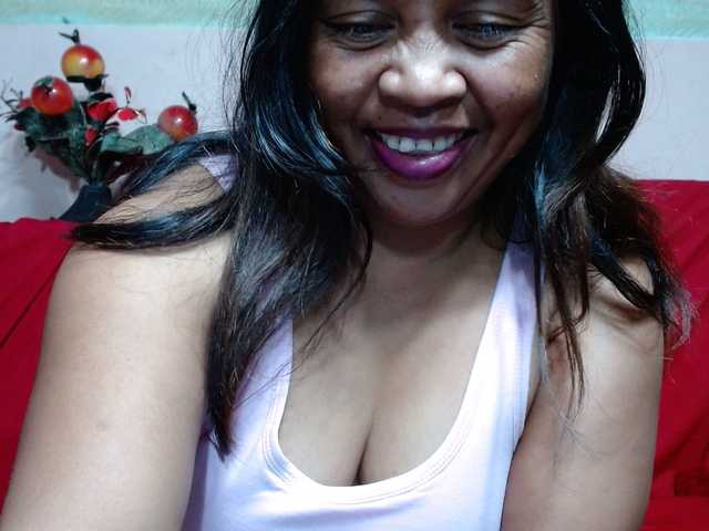 ElianeMiah's BongaCams show and profile