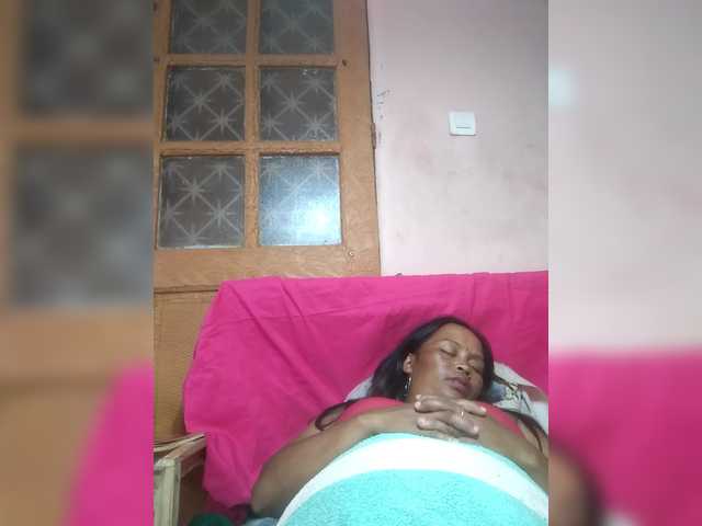 ElianeMiah's BongaCams show and profile