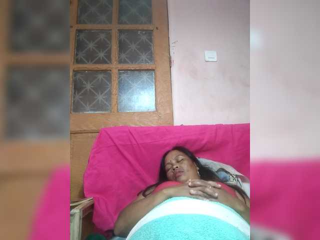 ElianeMiah's BongaCams show and profile