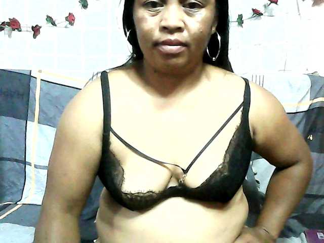 ElianeMiah's BongaCams show and profile