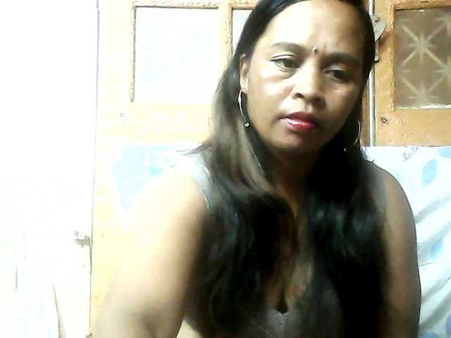 ElianeMiah's BongaCams show and profile