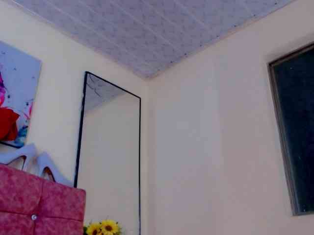 Eemilis Live Webcam on BongaCams