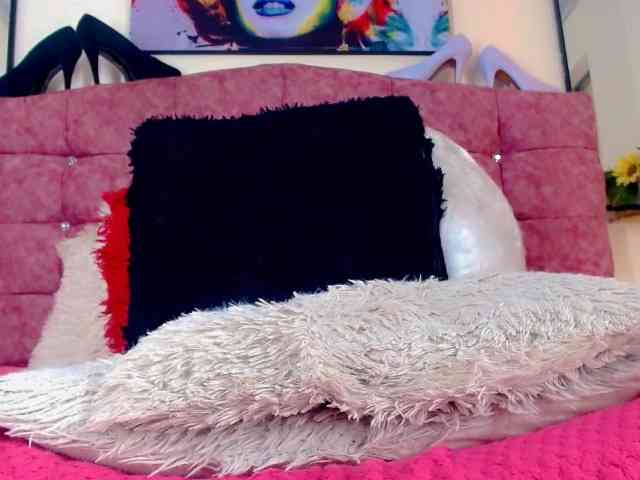 Eemilis Live Webcam on BongaCams