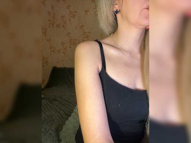 AnnaFlowers's BongaCams show and profile