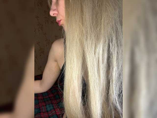 AnnaFlowers's BongaCams show and profile