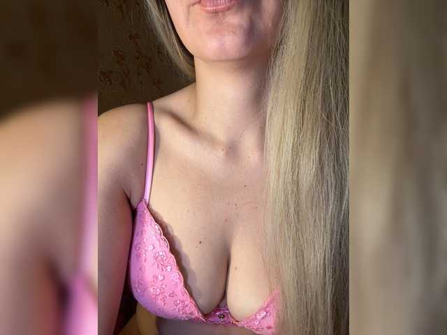 AnnaFlowers's BongaCams show and profile