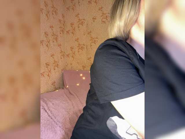 AnnaFlowers's BongaCams show and profile