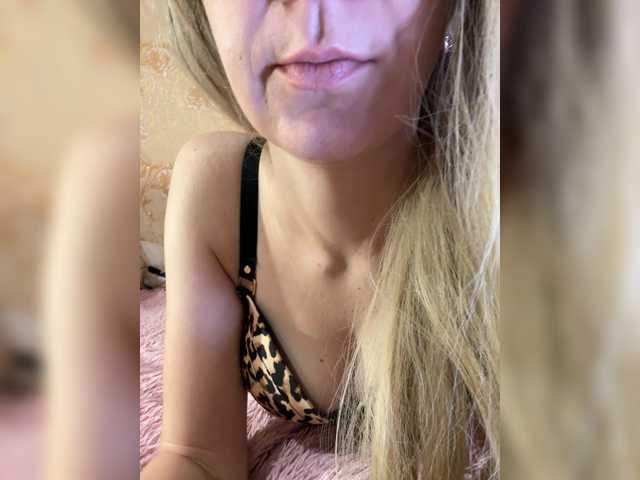 AnnaFlowers's BongaCams show and profile