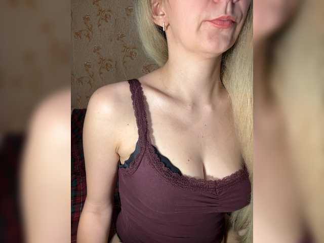 AnnaFlowers's BongaCams show and profile