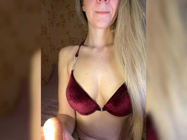 AnnaFlowers's BongaCams show and profile