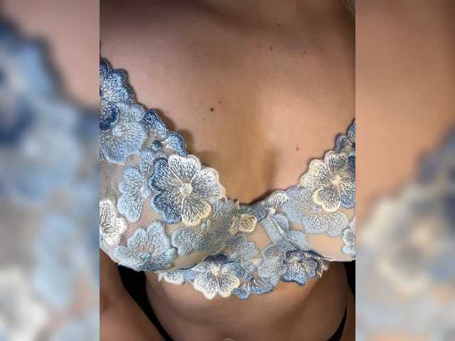 AnnaFlowers's BongaCams show and profile