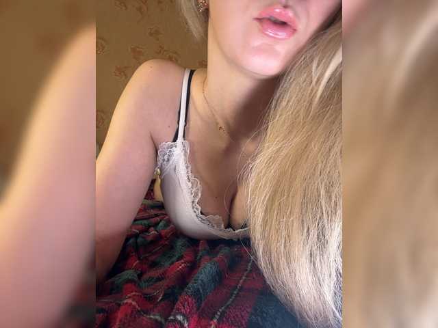 AnnaFlowers's BongaCams show and profile