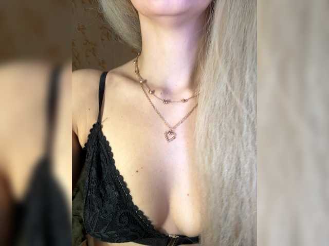 AnnaFlowers's BongaCams show and profile