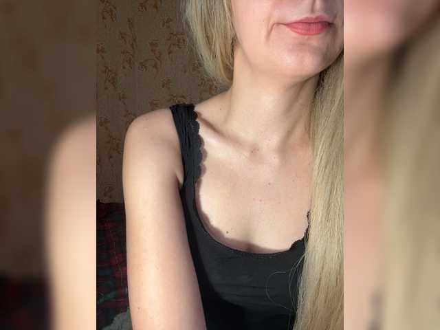 AnnaFlowers's BongaCams show and profile