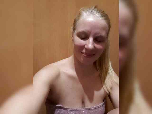 -nelya- Live Webcam on BongaCams