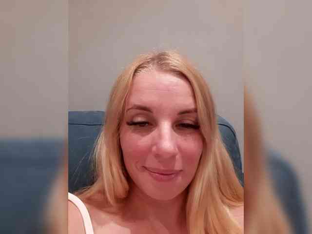 -nelya- webcam