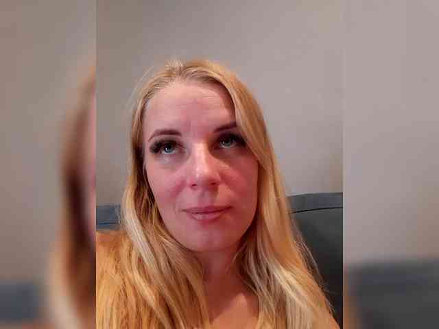 -nelya- webcam
