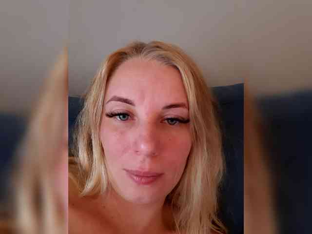 -nelya- webcam