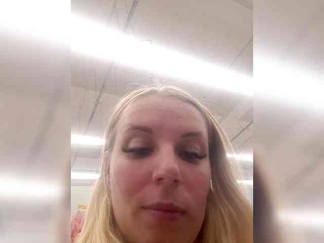 -nelya- webcam