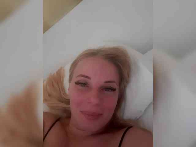 -nelya- webcam