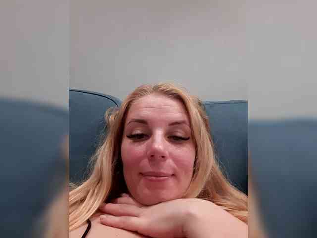 -nelya- webcam