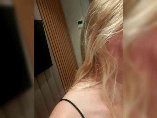 -nelya- webcam