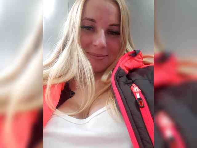 -nelya- webcam