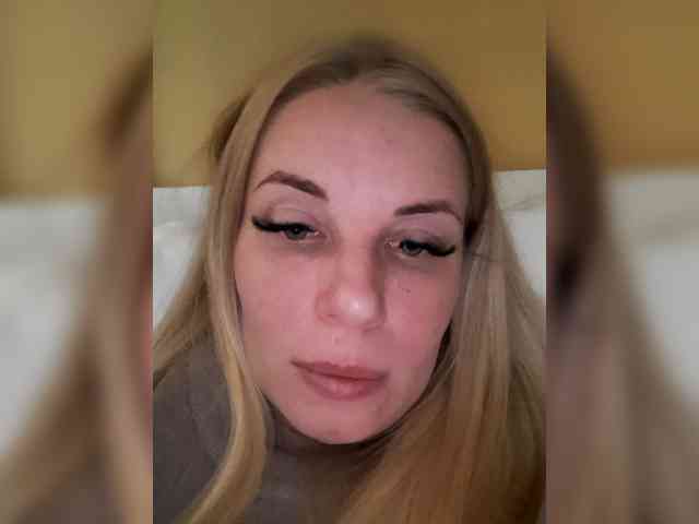 -nelya- webcam