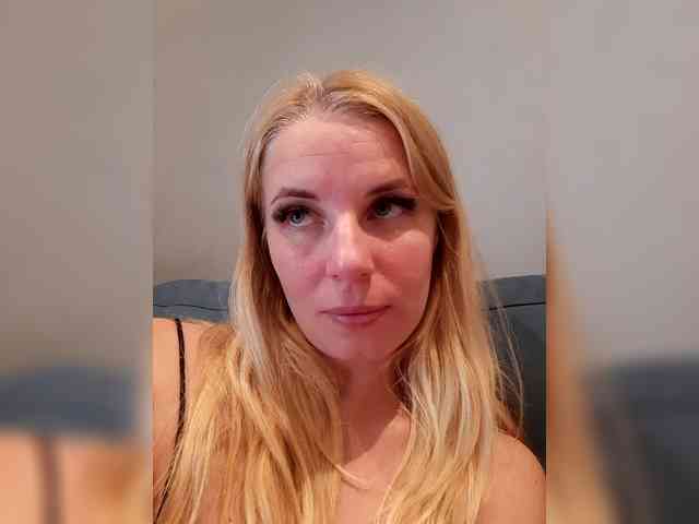 -nelya- webcam
