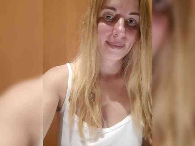 -nelya- webcam