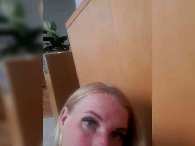 -nelya- webcam
