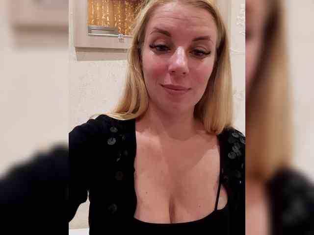-nelya- webcam