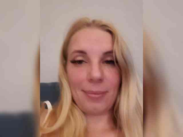 -nelya- webcam