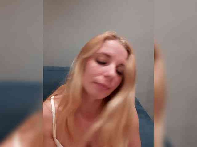 -nelya- webcam