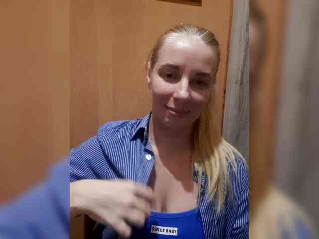 -nelya- webcam