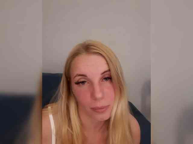 -nelya- webcam