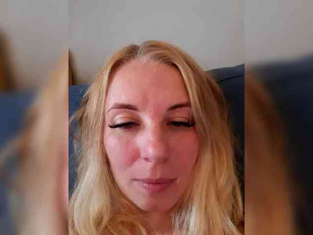 -nelya- webcam