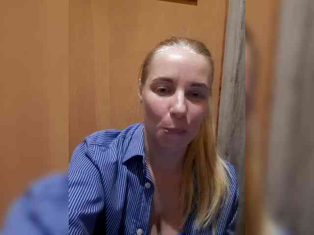 -nelya- webcam