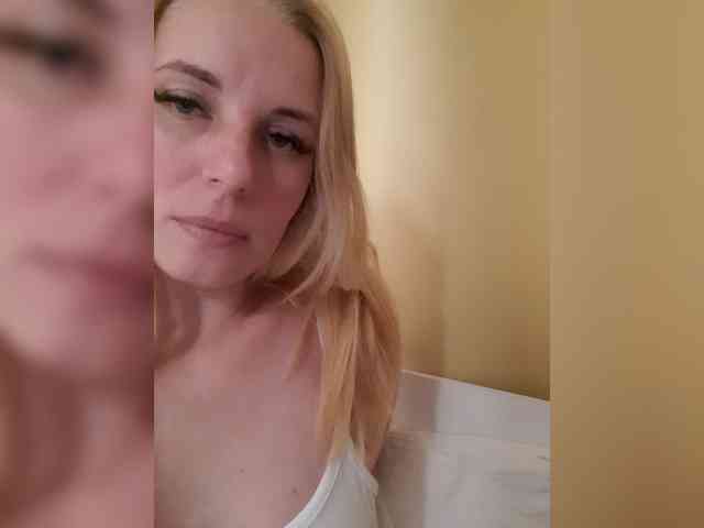 -nelya- webcam