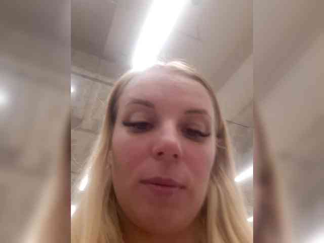 -nelya- webcam