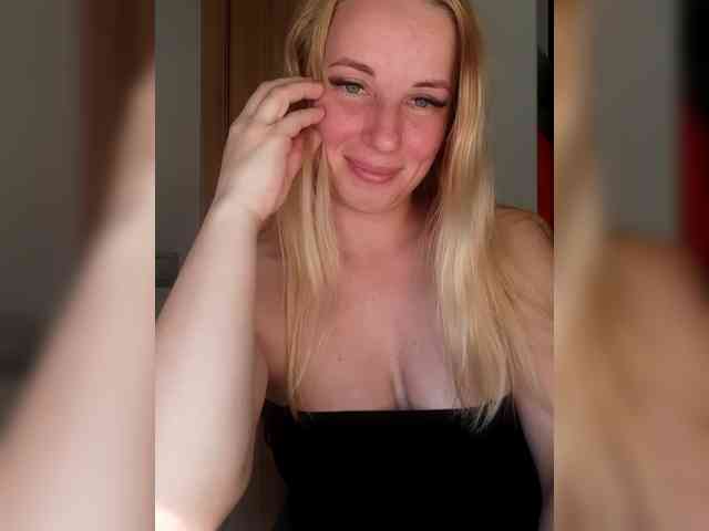 -nelya- webcam