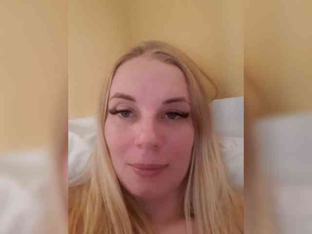 -nelya- webcam