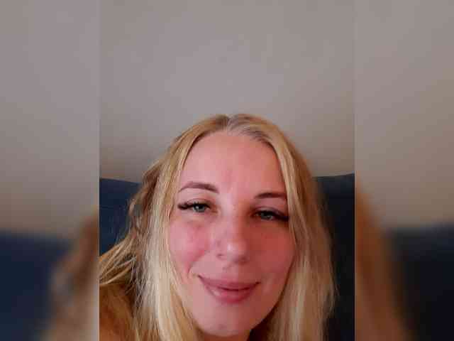 -nelya- webcam