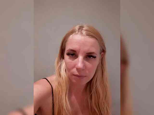 -nelya- webcam